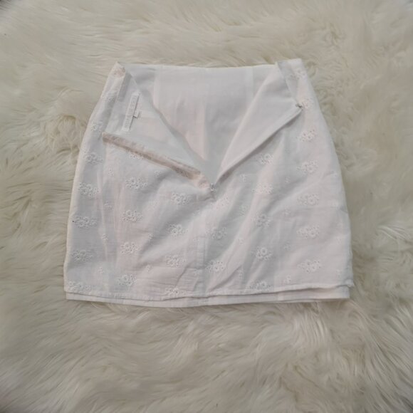 Revolve More to Come "Samantha" White Embroidered Mini Skirt - Size XS - Picture 5 of 7
